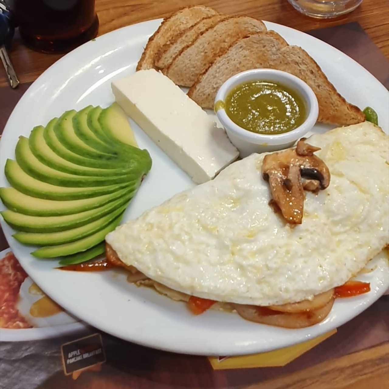 OMELETTES & SKILLETS - Ultimate Omelette