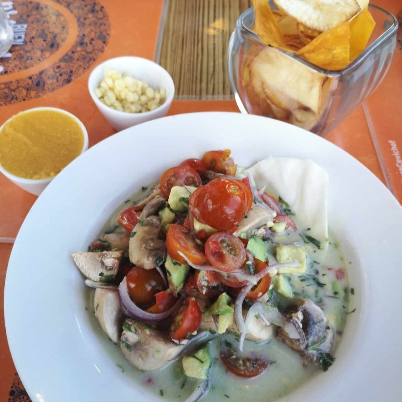 Ceviche vegetariano con leche de tigre