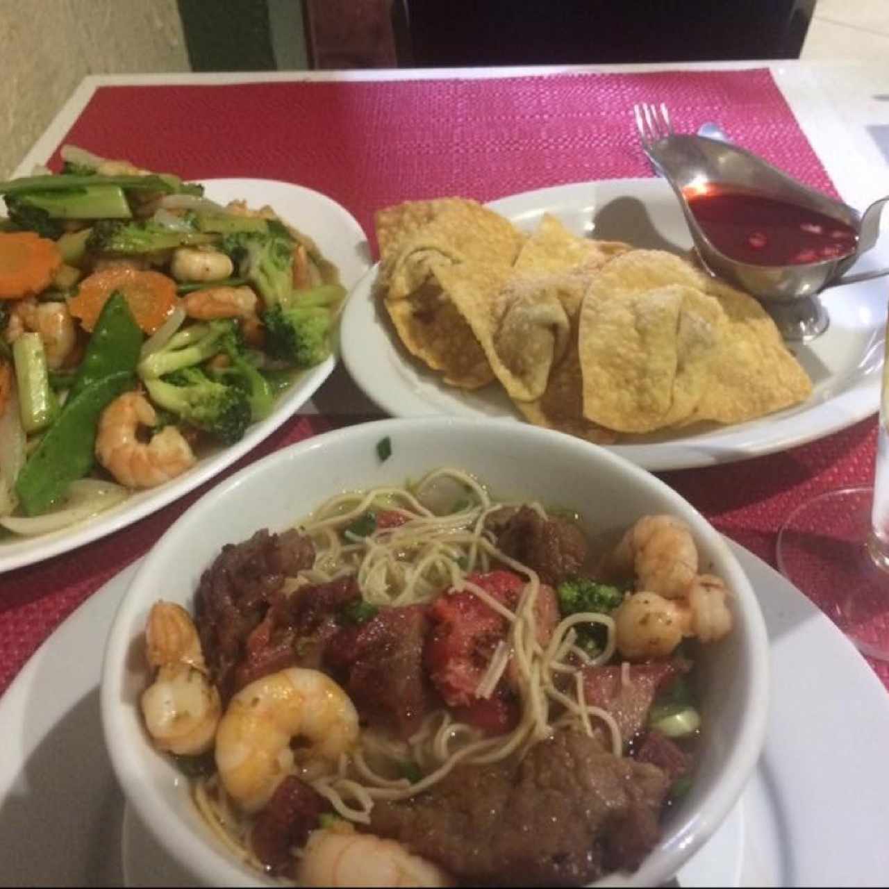 Sopa mein mixra, chao mein mixto y wan tan dw lomito