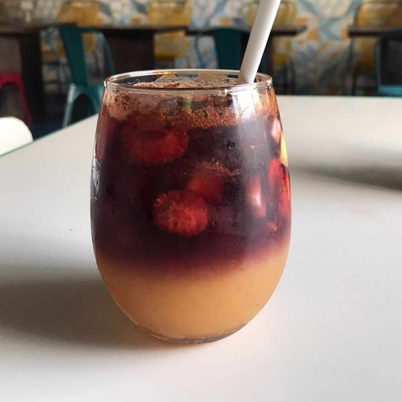 Sangria con canela fresa y manzana 