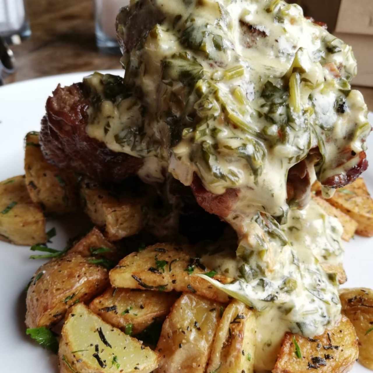 Lomito en salsa de loroco