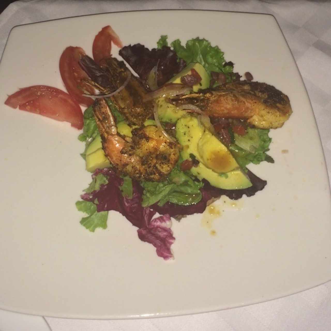 Ensalada de Aguacate y Camarón *