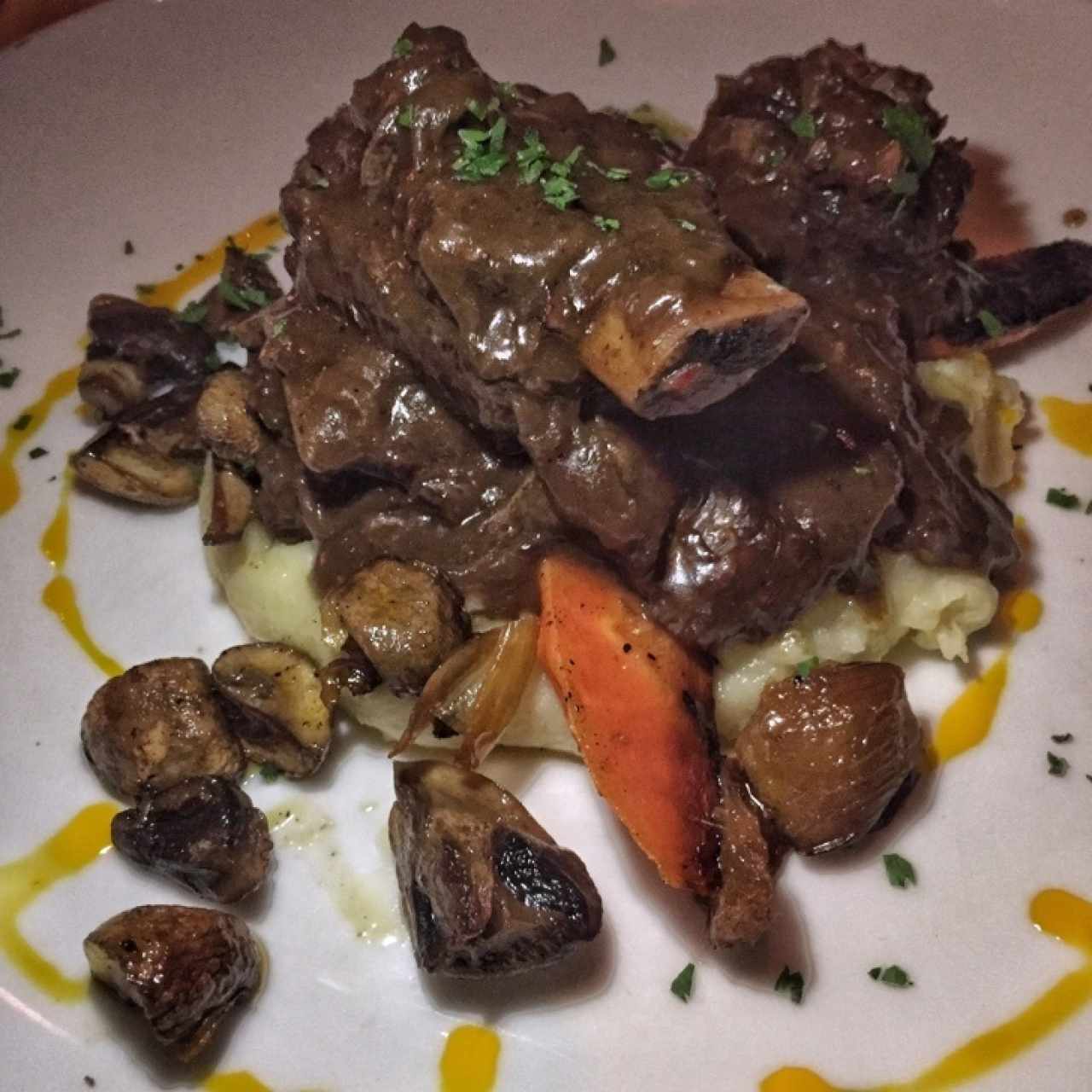 Costilla de Res braseado al vino