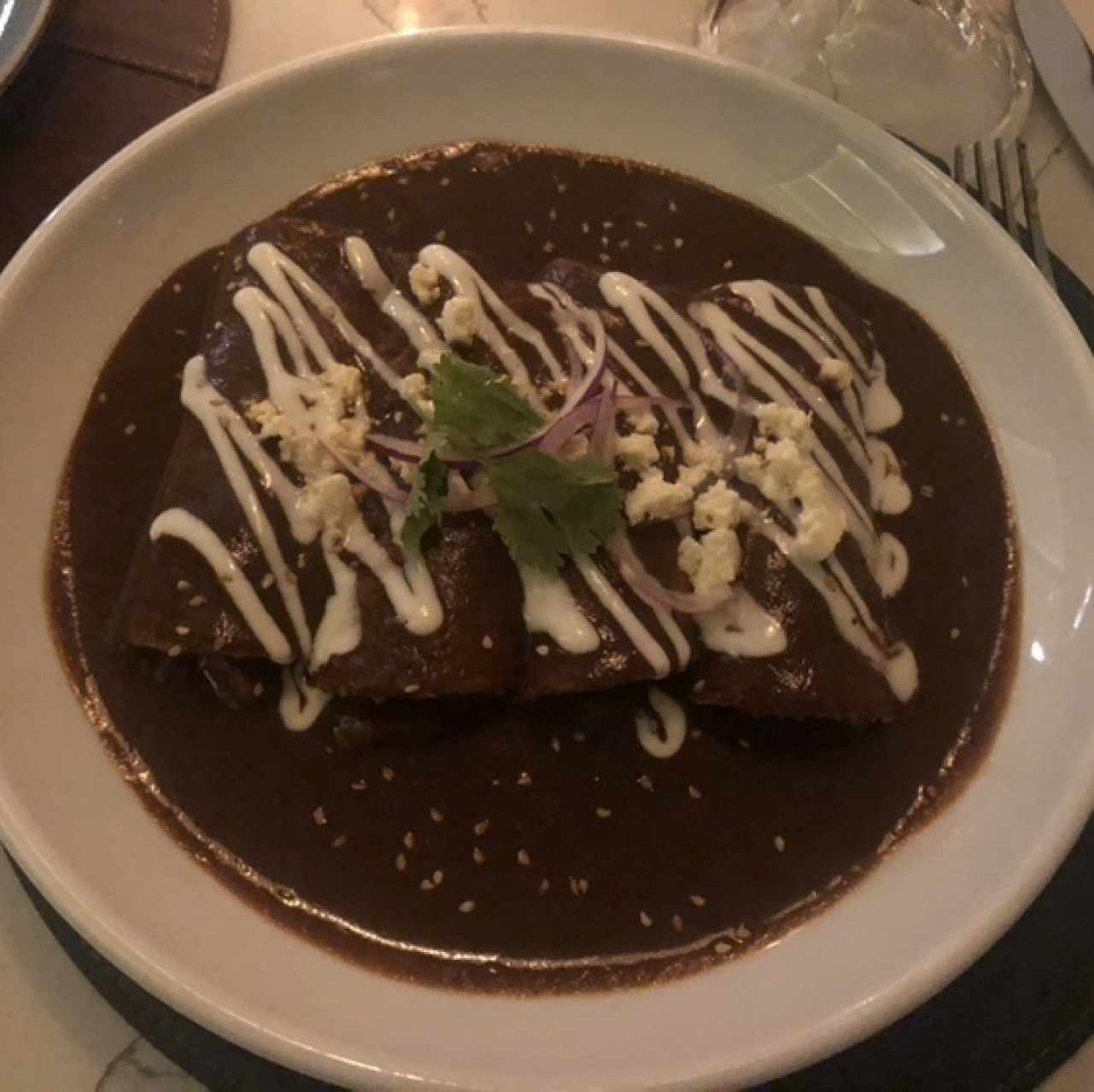 Enchiladas de pollo en mole