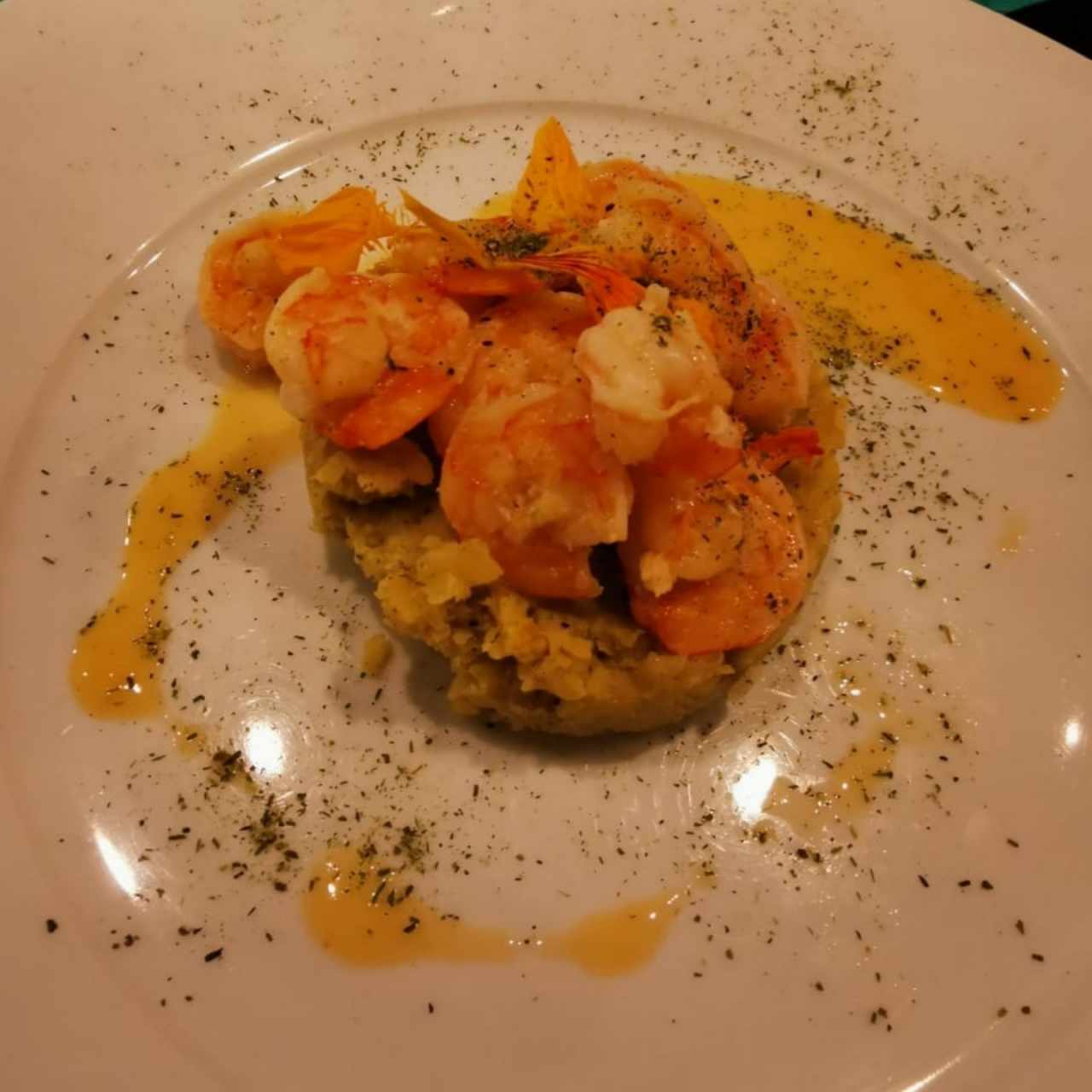 Camarones en puré de plátano