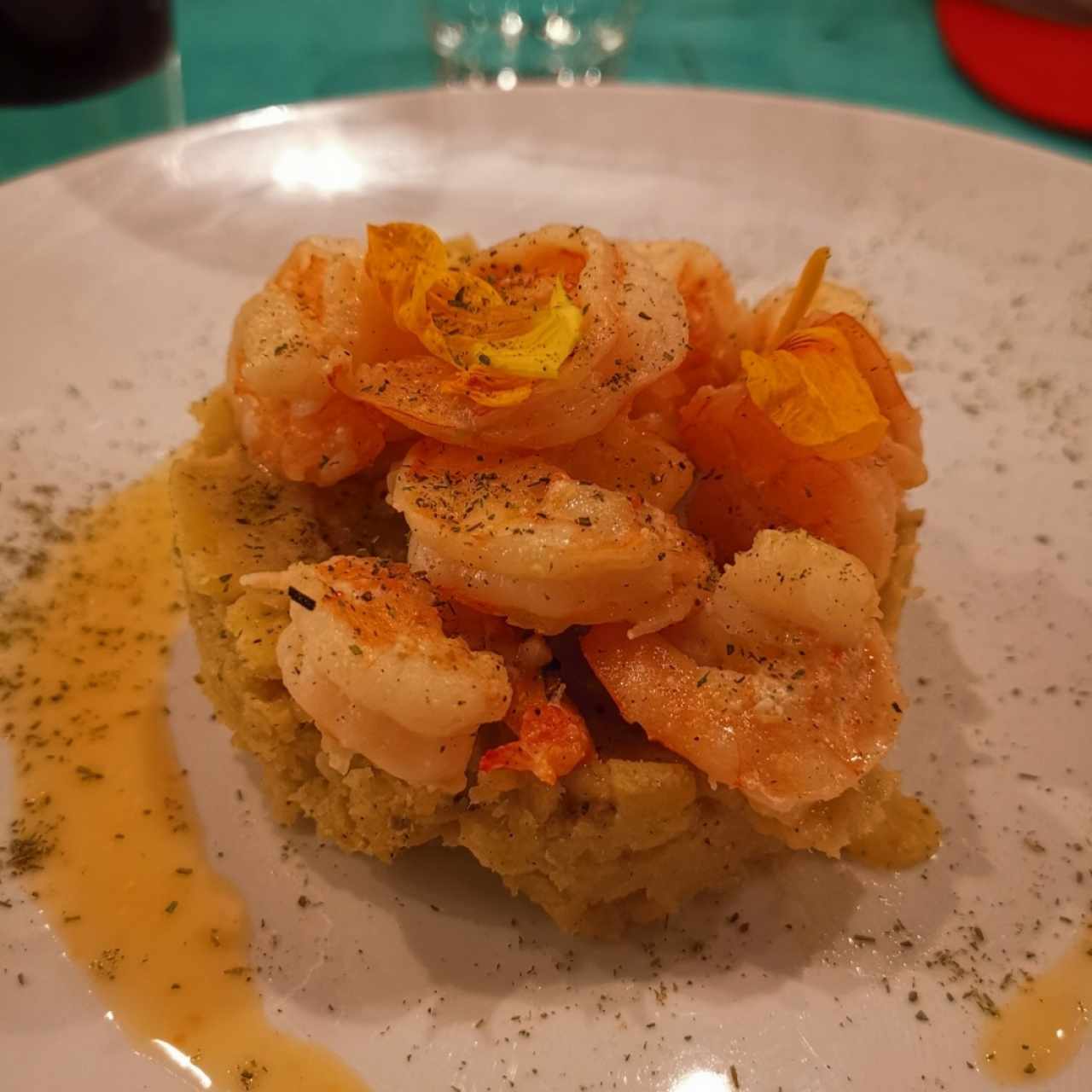 Camarones y puré de platano