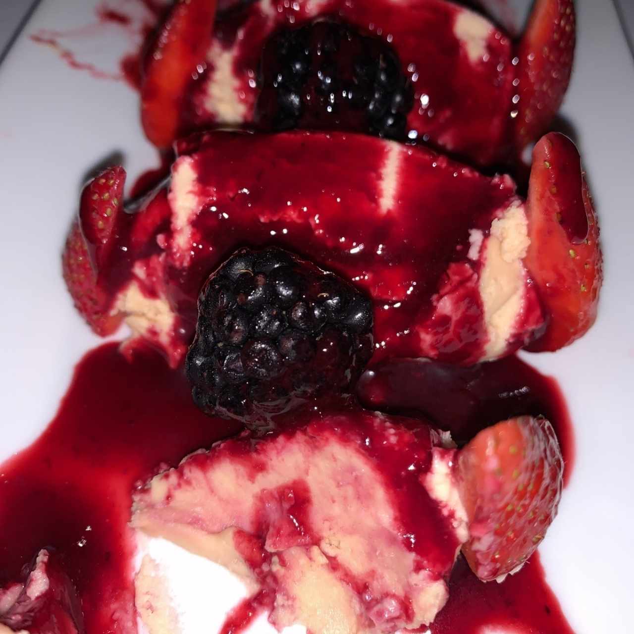 ascarpone con couily de frutos del bosque