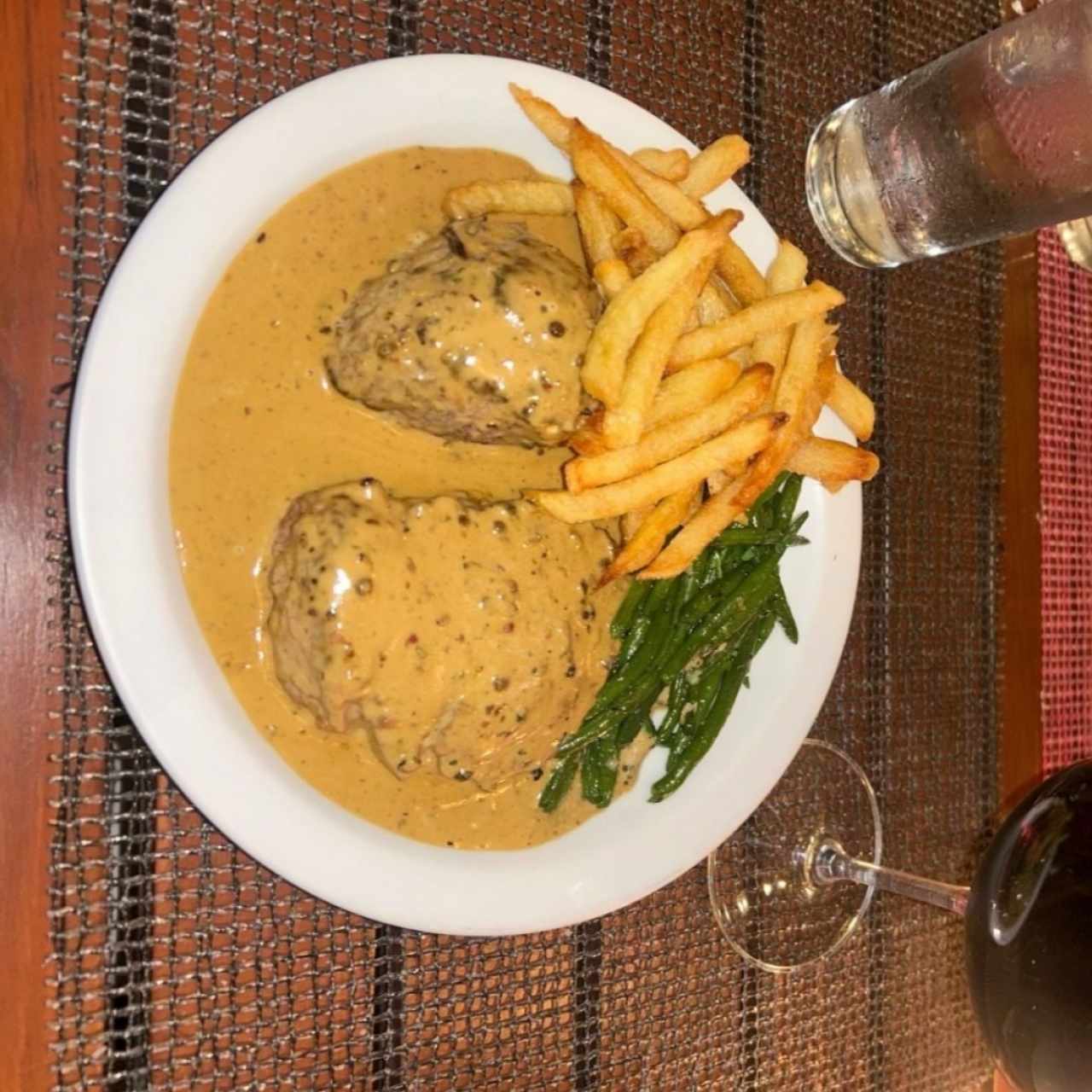 Pollo con salsa del día