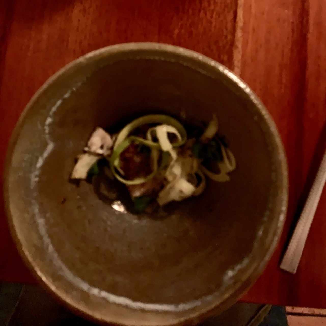pescado a la mantequilla y manzana verde