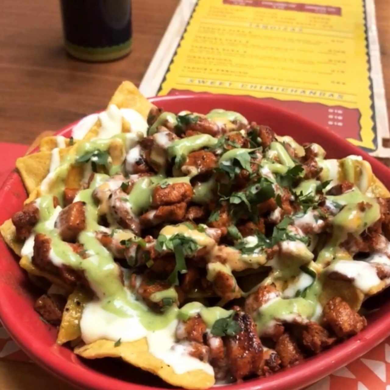 chilaquiles con carne al pastor +salsa medio picante y salsa verde