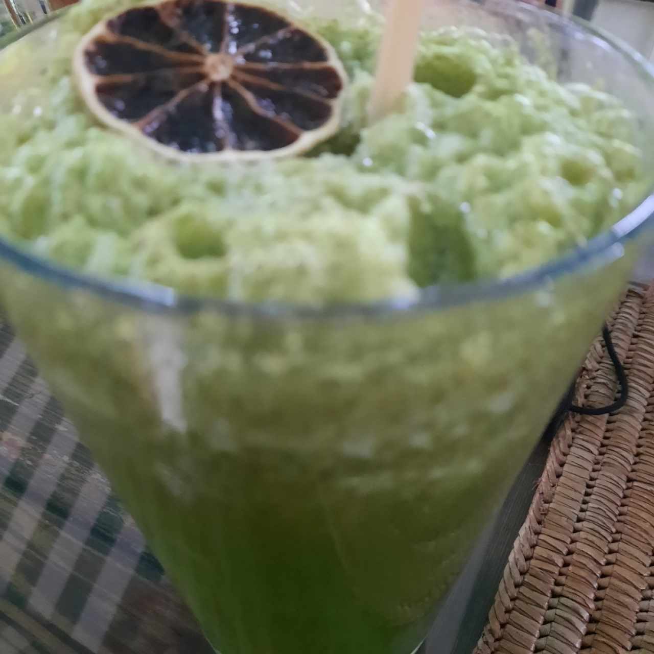 limonada con jengibre y hierbabuena