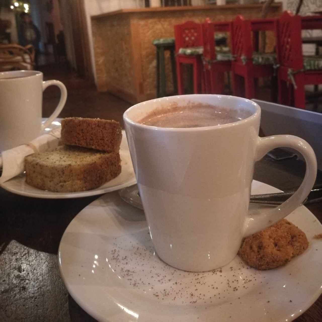 Chocolate de la Azotea y Pan de Semolina con Amapola y Limón