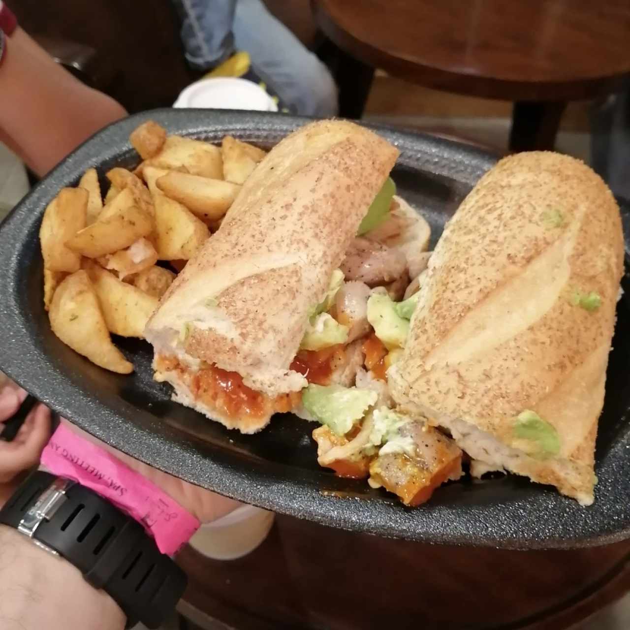 Panini con pollo y aguacate 