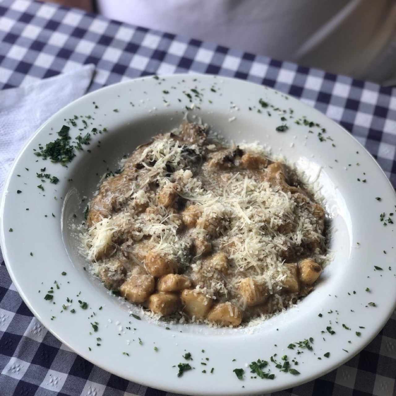 Gnocchis en aceite de oliva y hongos