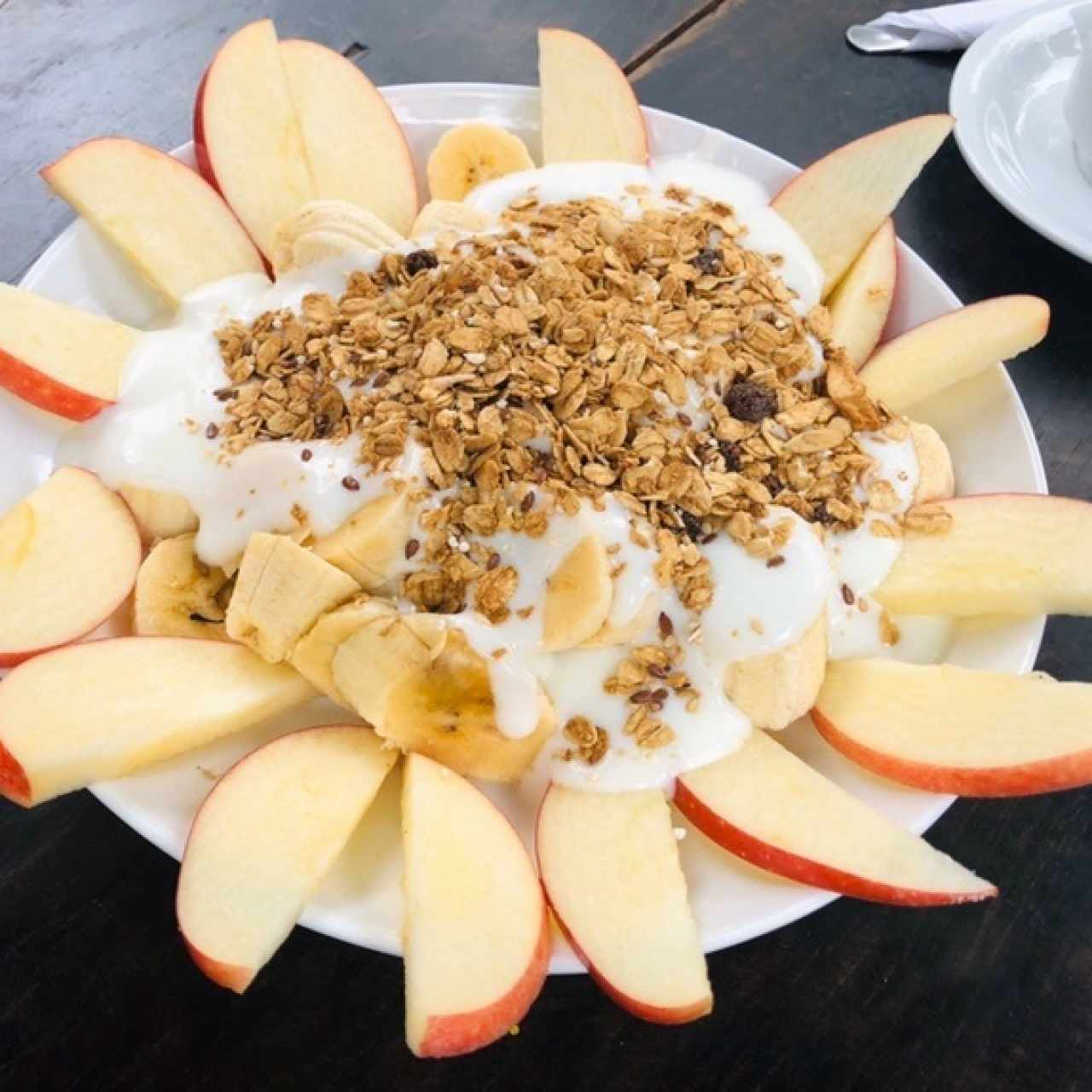 Plato de fruta con yogurt
