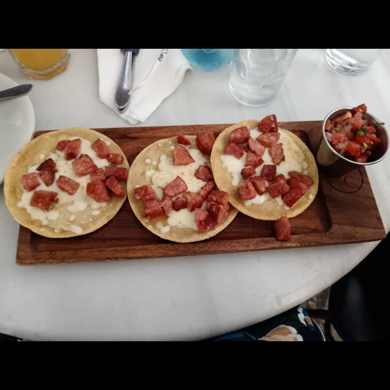 Tacos con chorizo y queso 