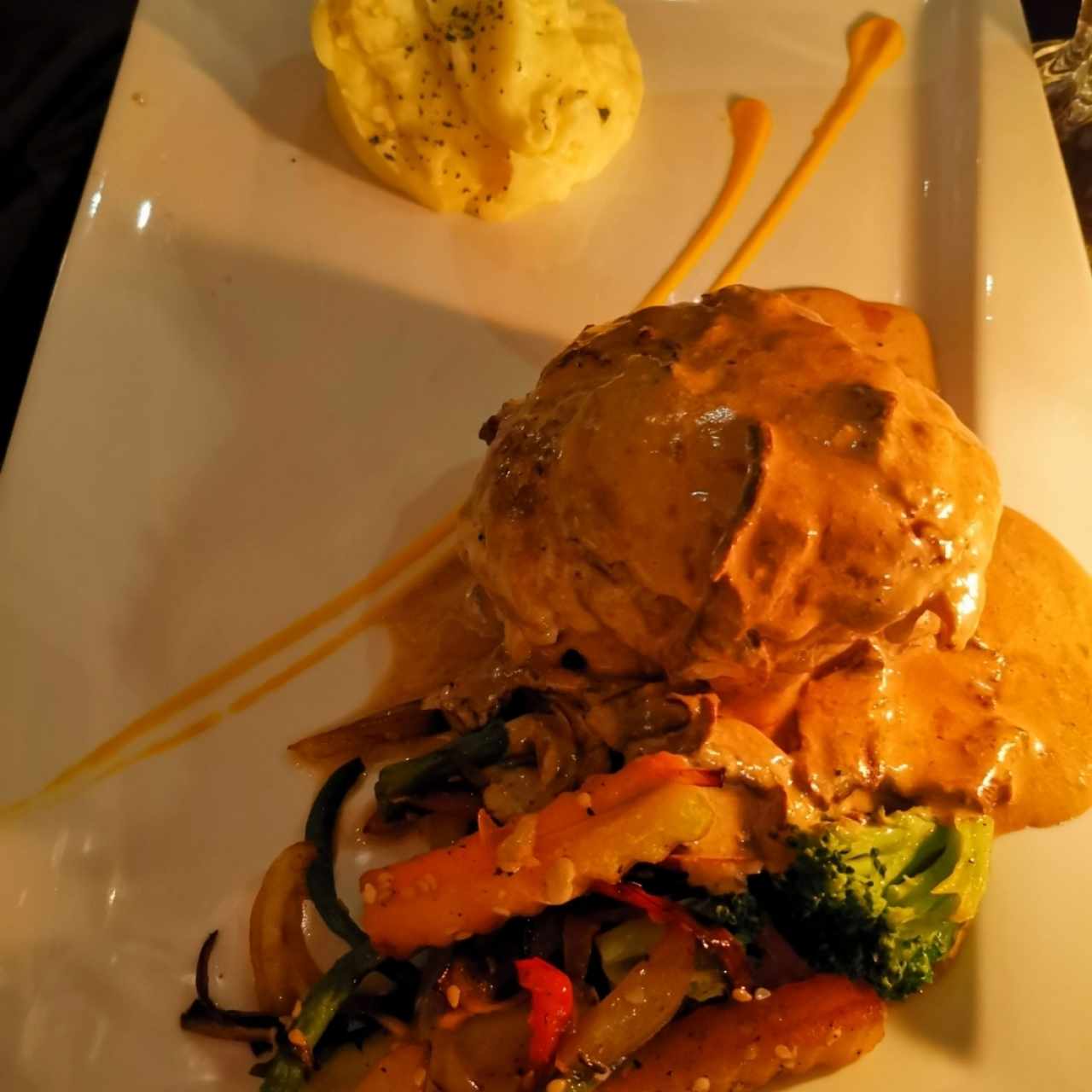 Platos Fuertes - Pollo Bourbon