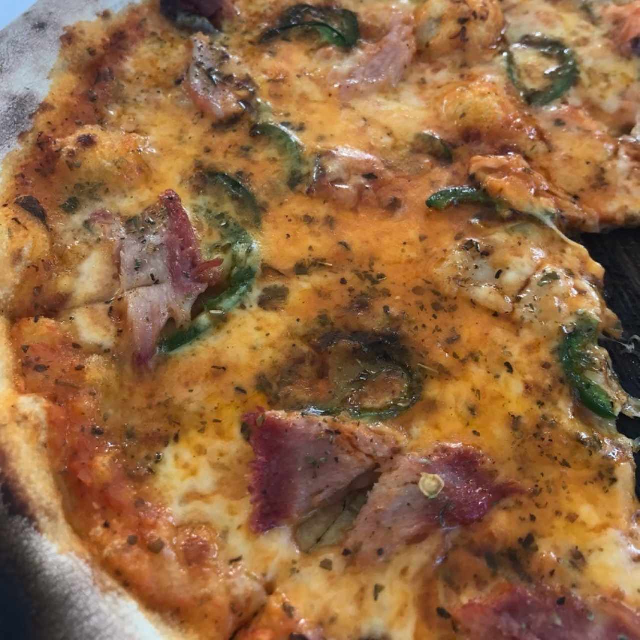 pizza de tocino y jalapeño 