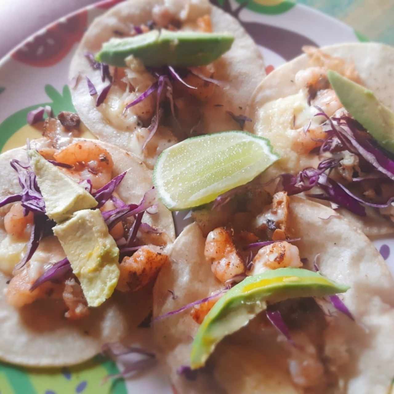 tacos de camarón con tocino