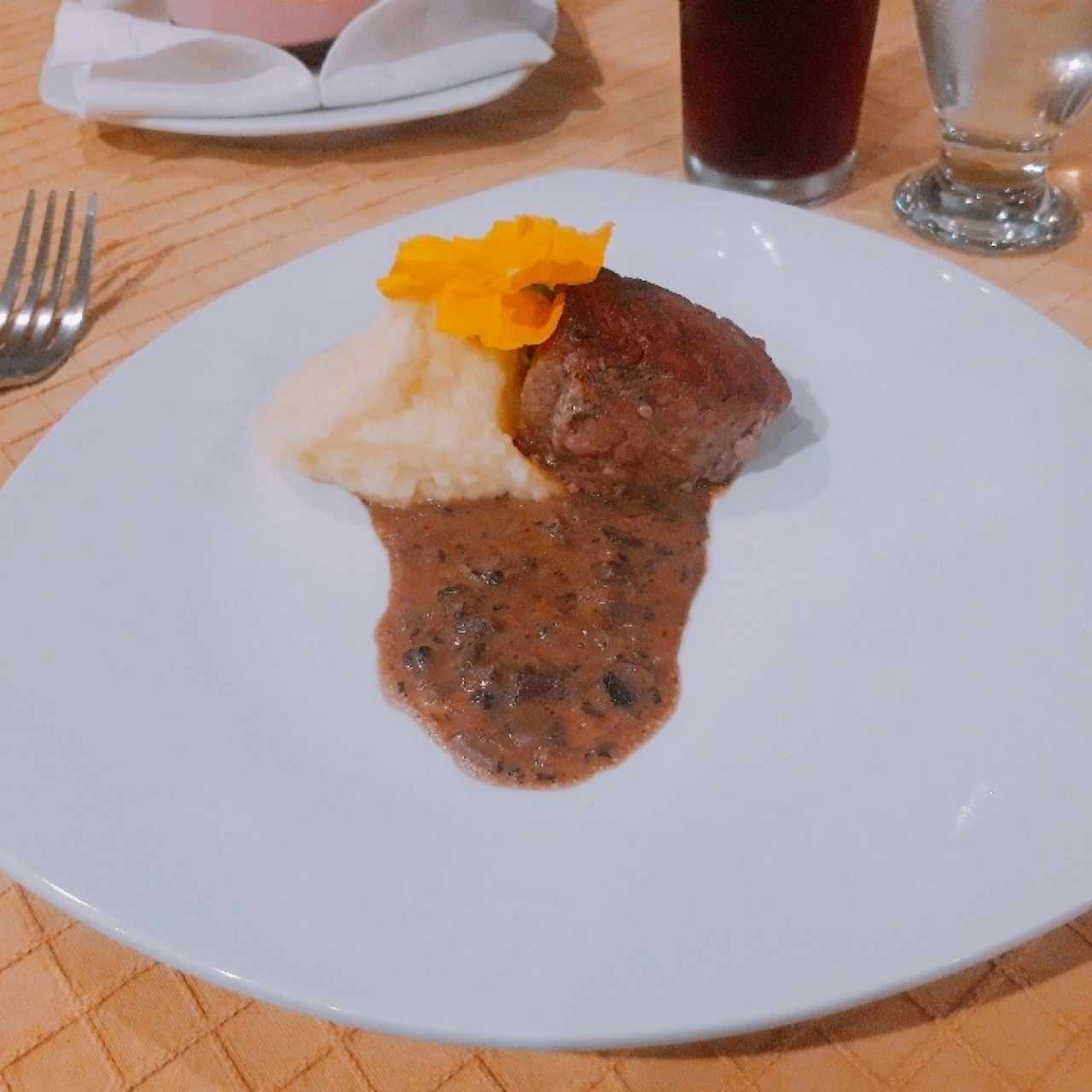 Lomito con salsa de Portobello