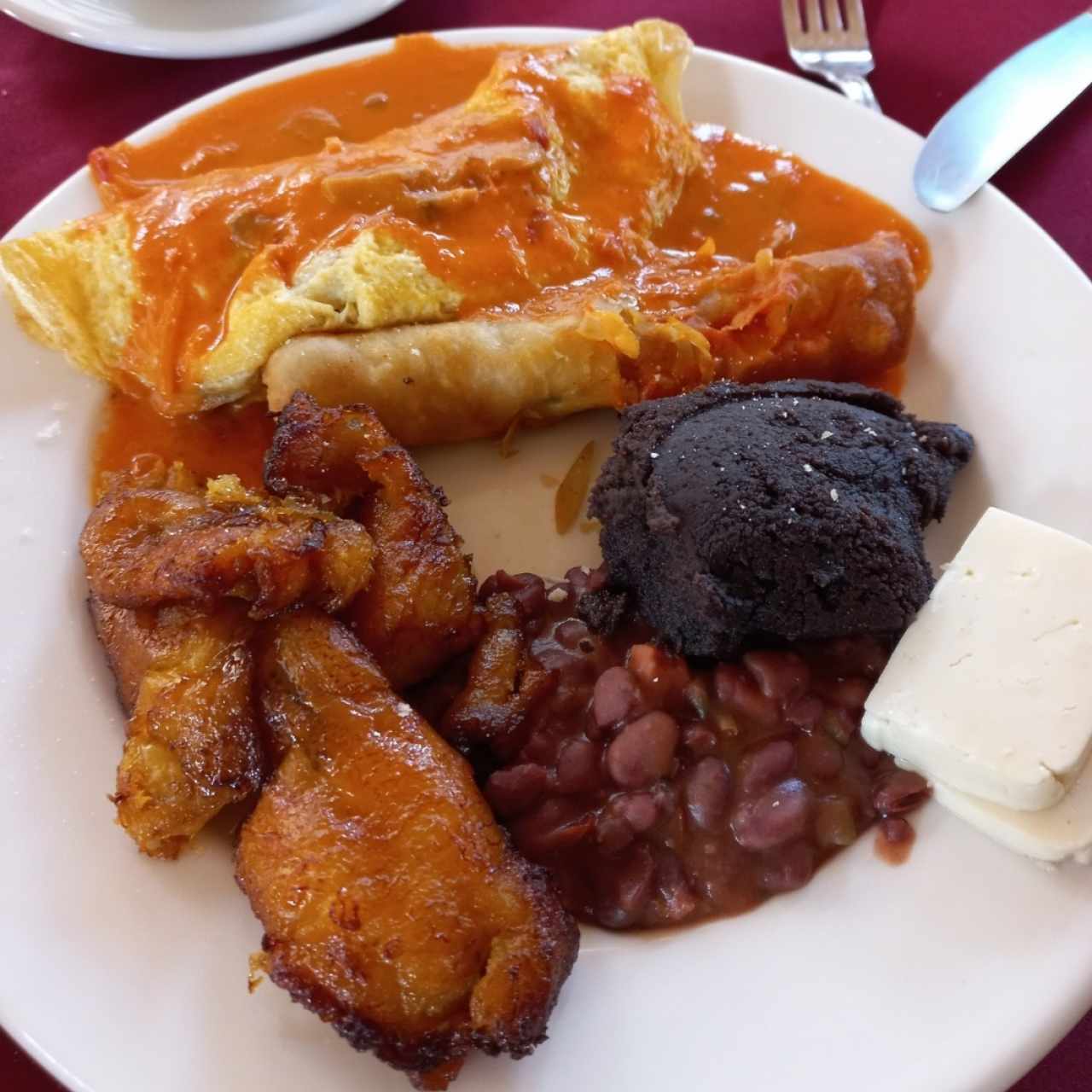 omelett con frijoles y plátano 