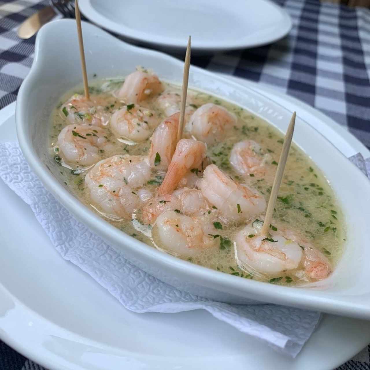 Camarones al ajillo