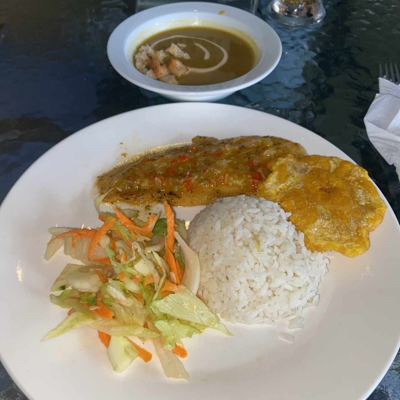 Almuerzo pescaso al ajillo 