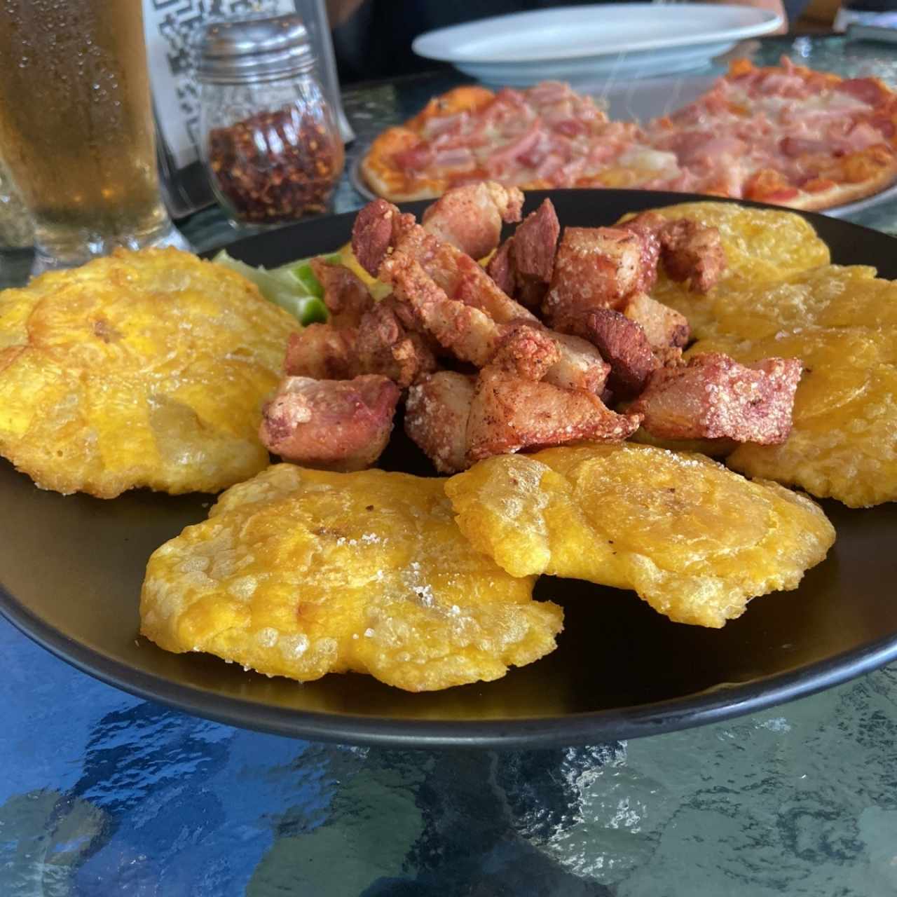 Entradas - Chicharrón con patacón