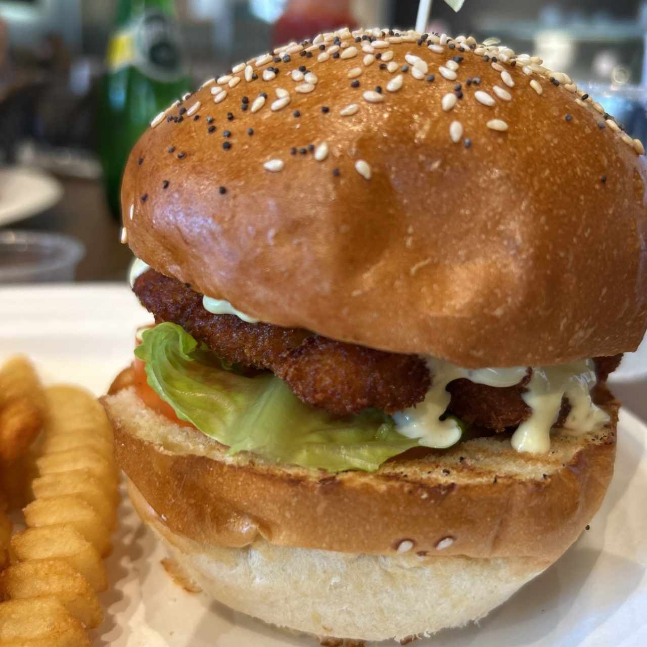 Hamburguesa de Pescado con Papas Fritas
