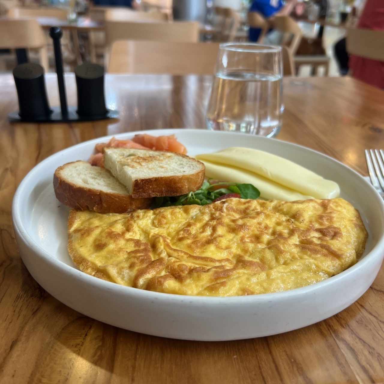 Omelete de Queso Mozarella y Salmón