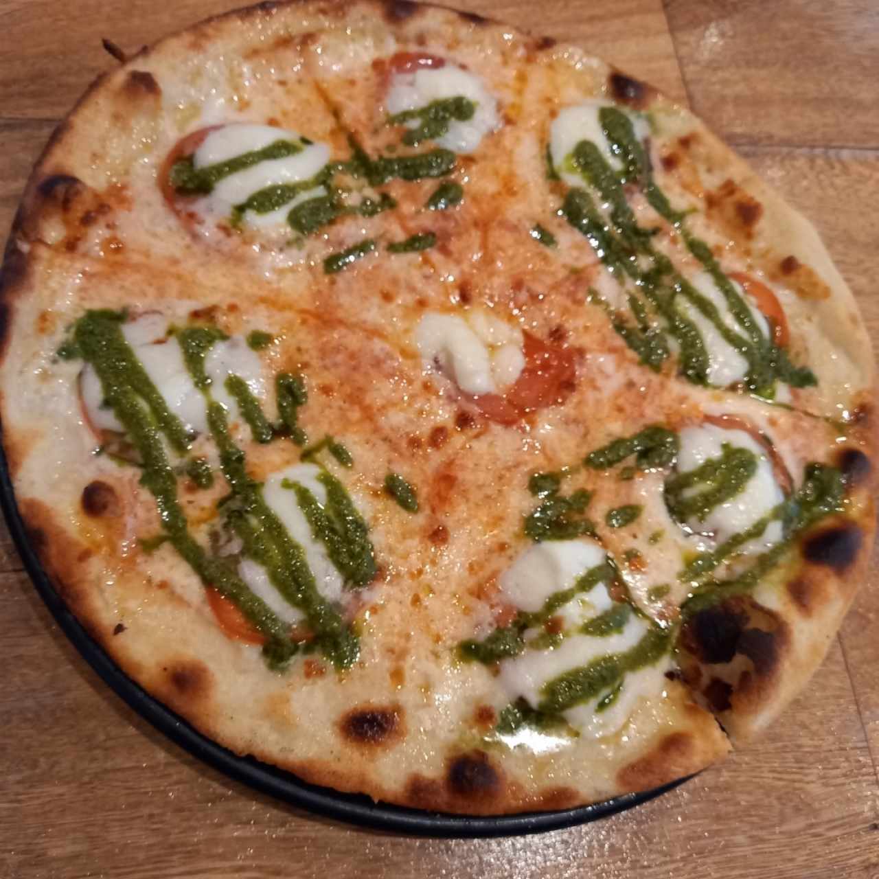 Pizza al pesto.