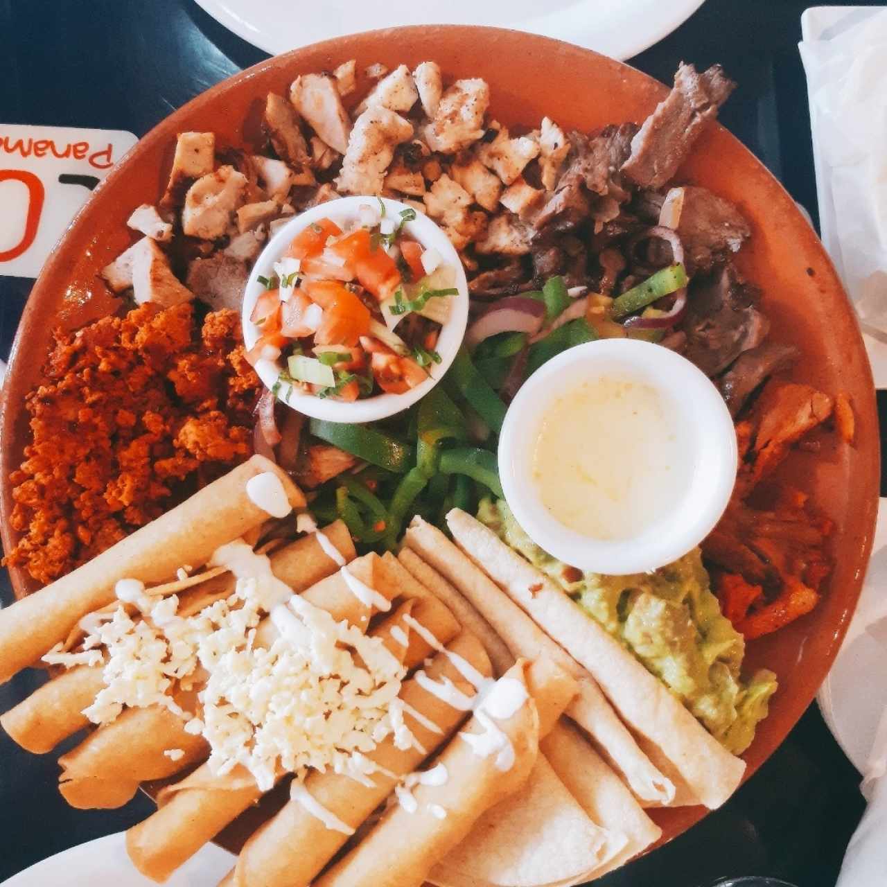 Plato tacontento