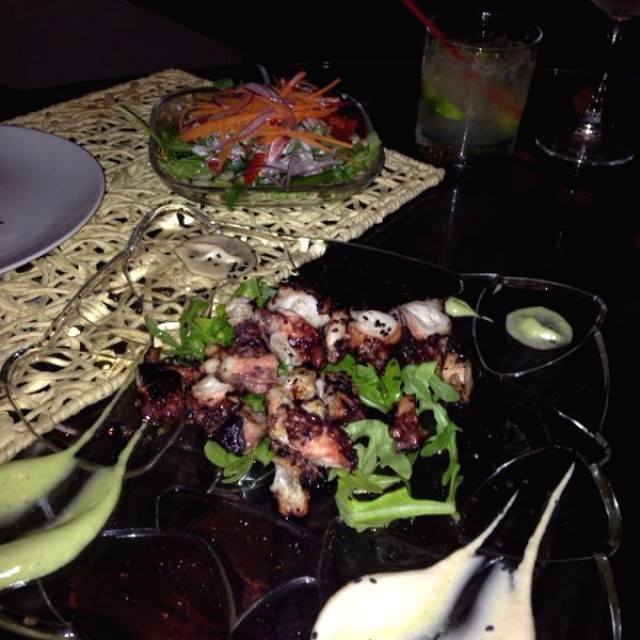 Pulpo y ensalada mixta
