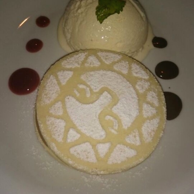 Alfajor con helado de vainilla