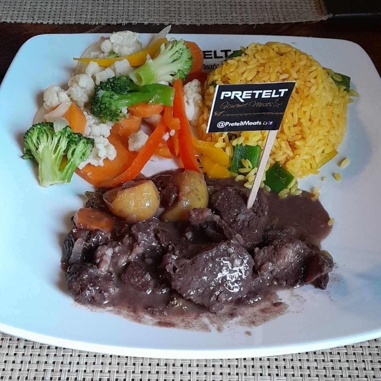 ESTOFADO DE RES AL VINO TINTO