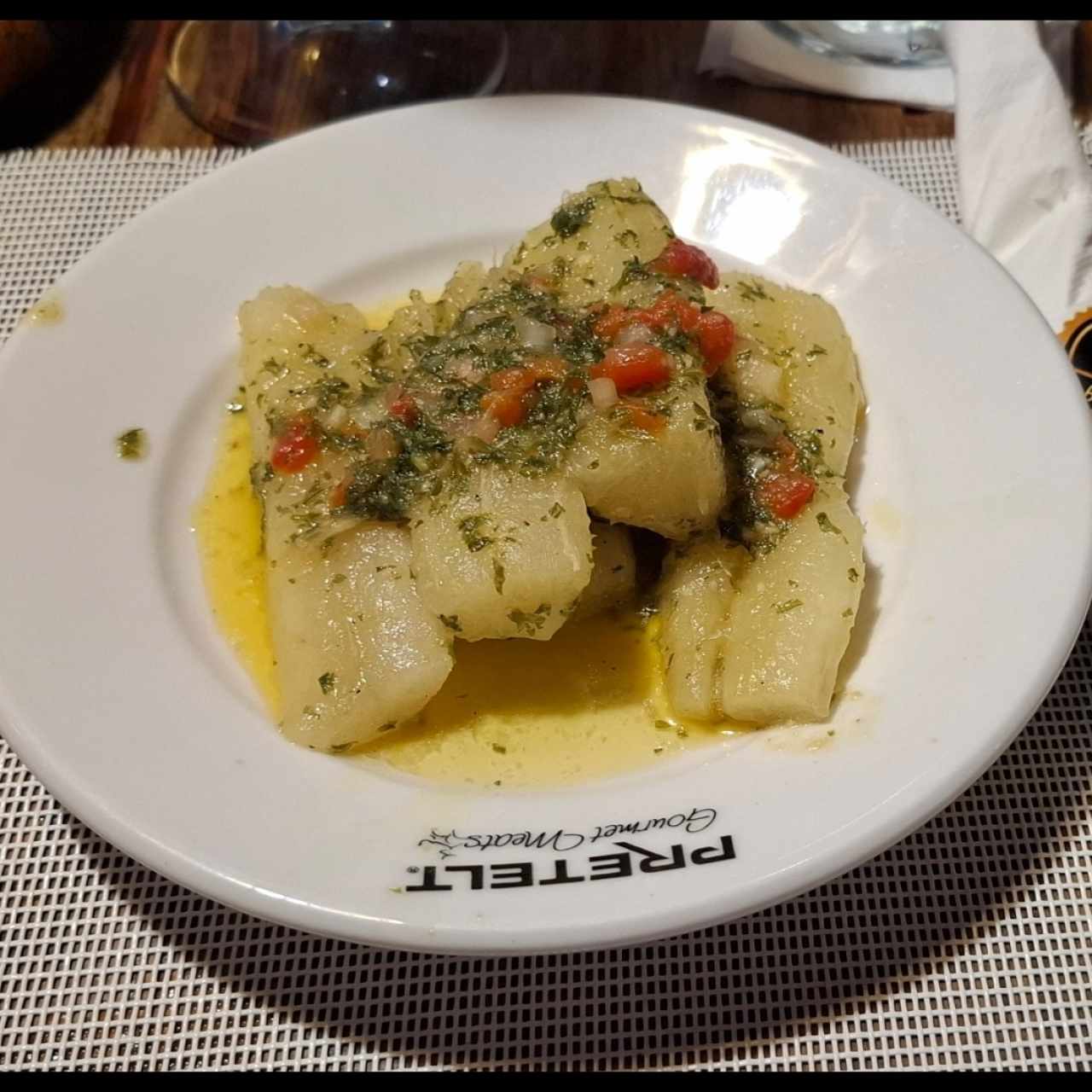 Yuca al mojo