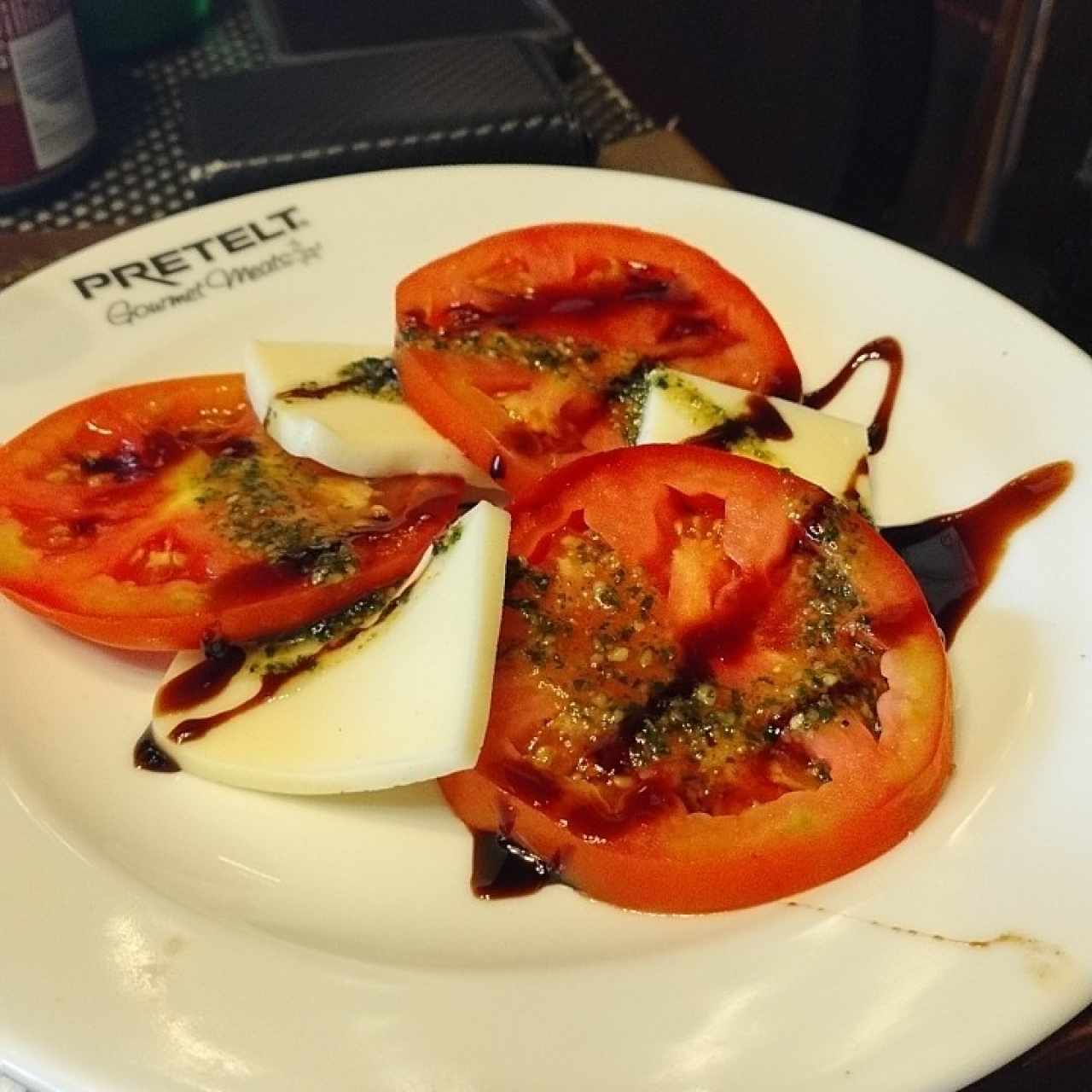 ACOMPAÑAMIENTOS / ENSALADAS - ENSALADA CAPRESSA
