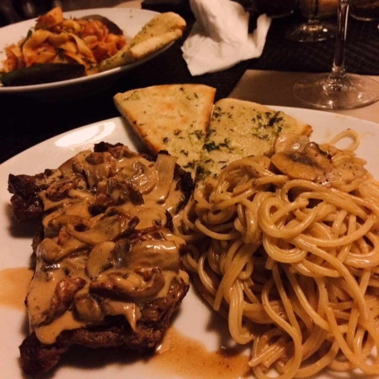Steak en crema de oporto