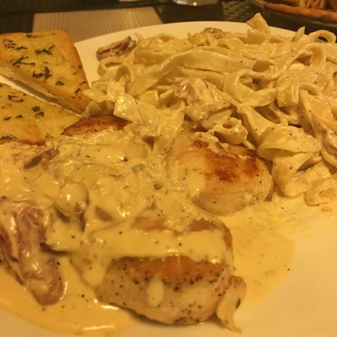 Medallones de pollo strogonoff
