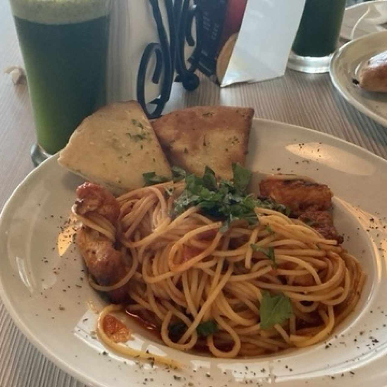 Spaguetti de pollo en salsa pomodoro