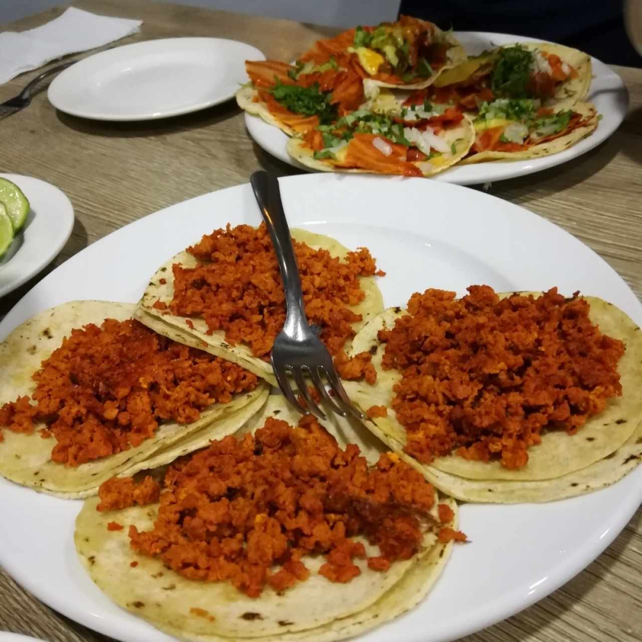 tacos al pastor y tacos de chorizo