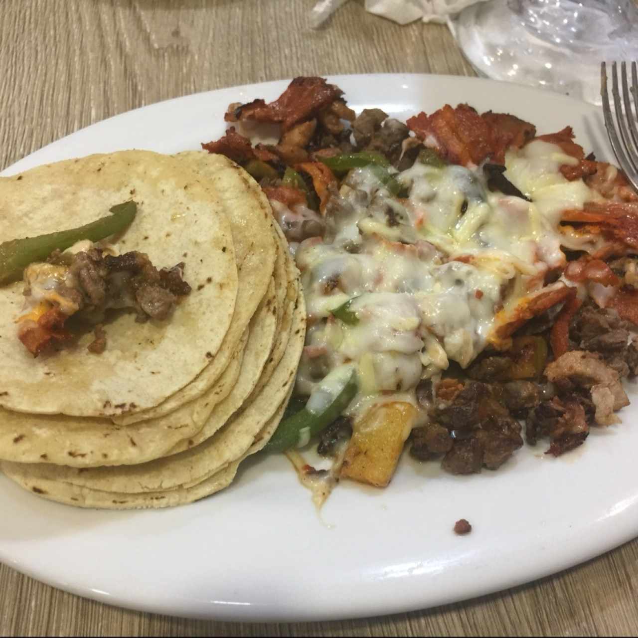 Tapatío con tortillas de maiz