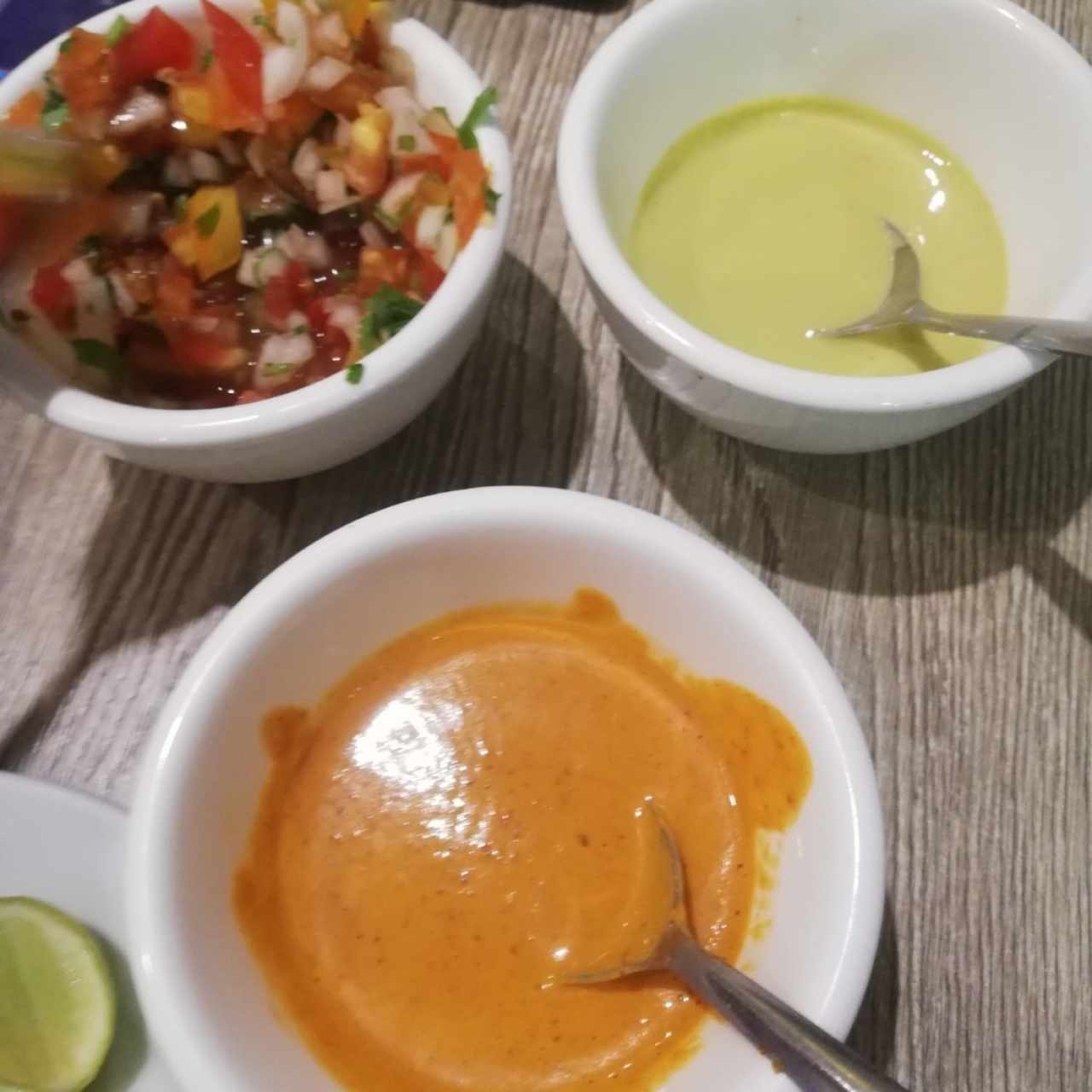 pico de gallo y picantes de la casa