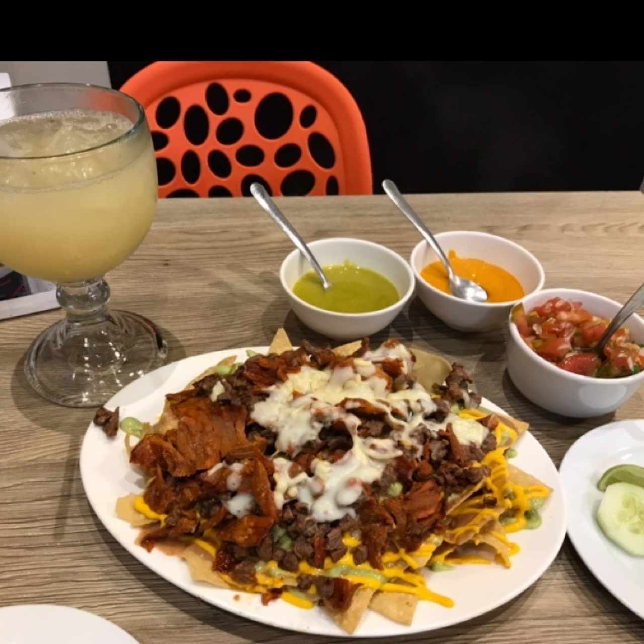 Nachos y Jugo de piña
