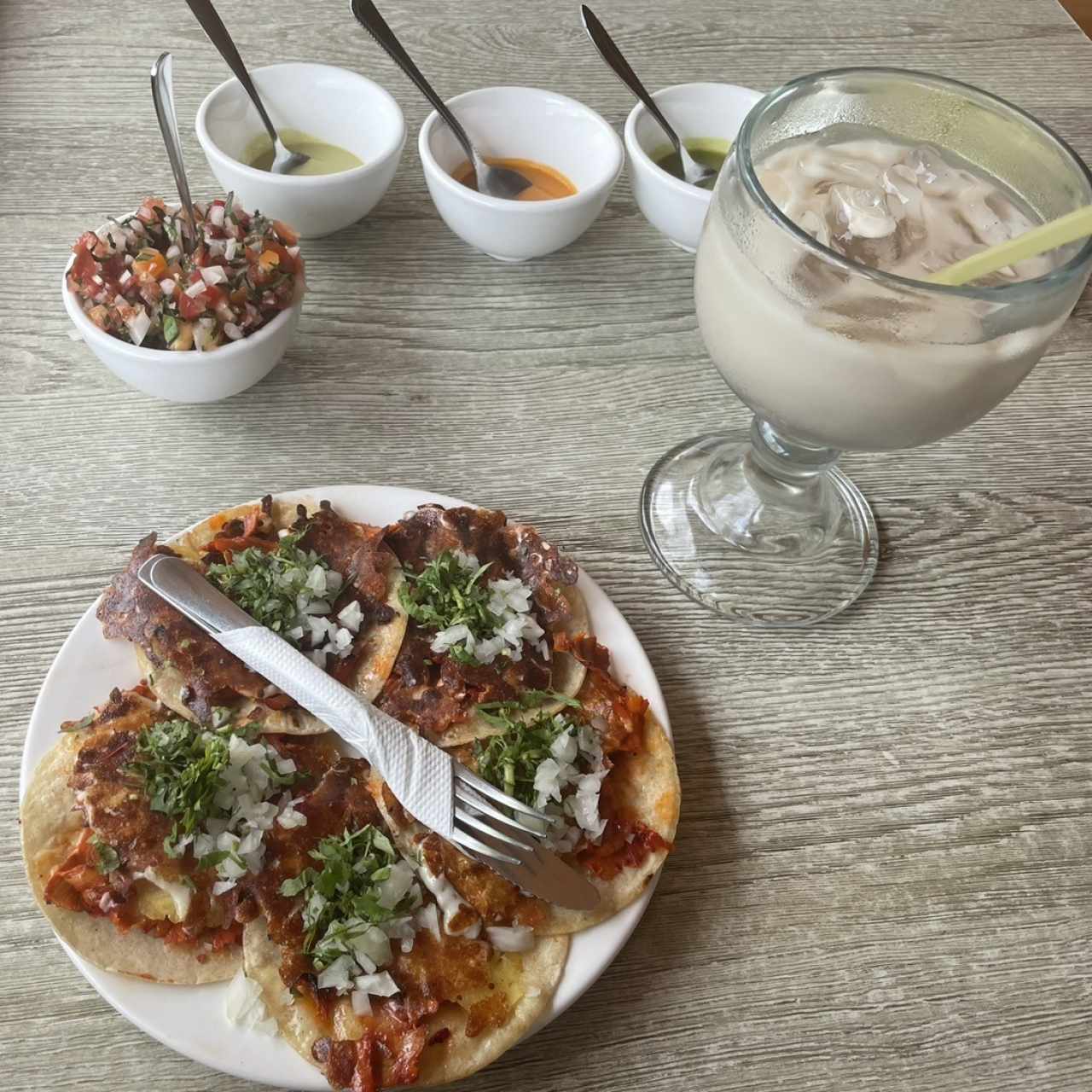 Tacos al pastor con horchata