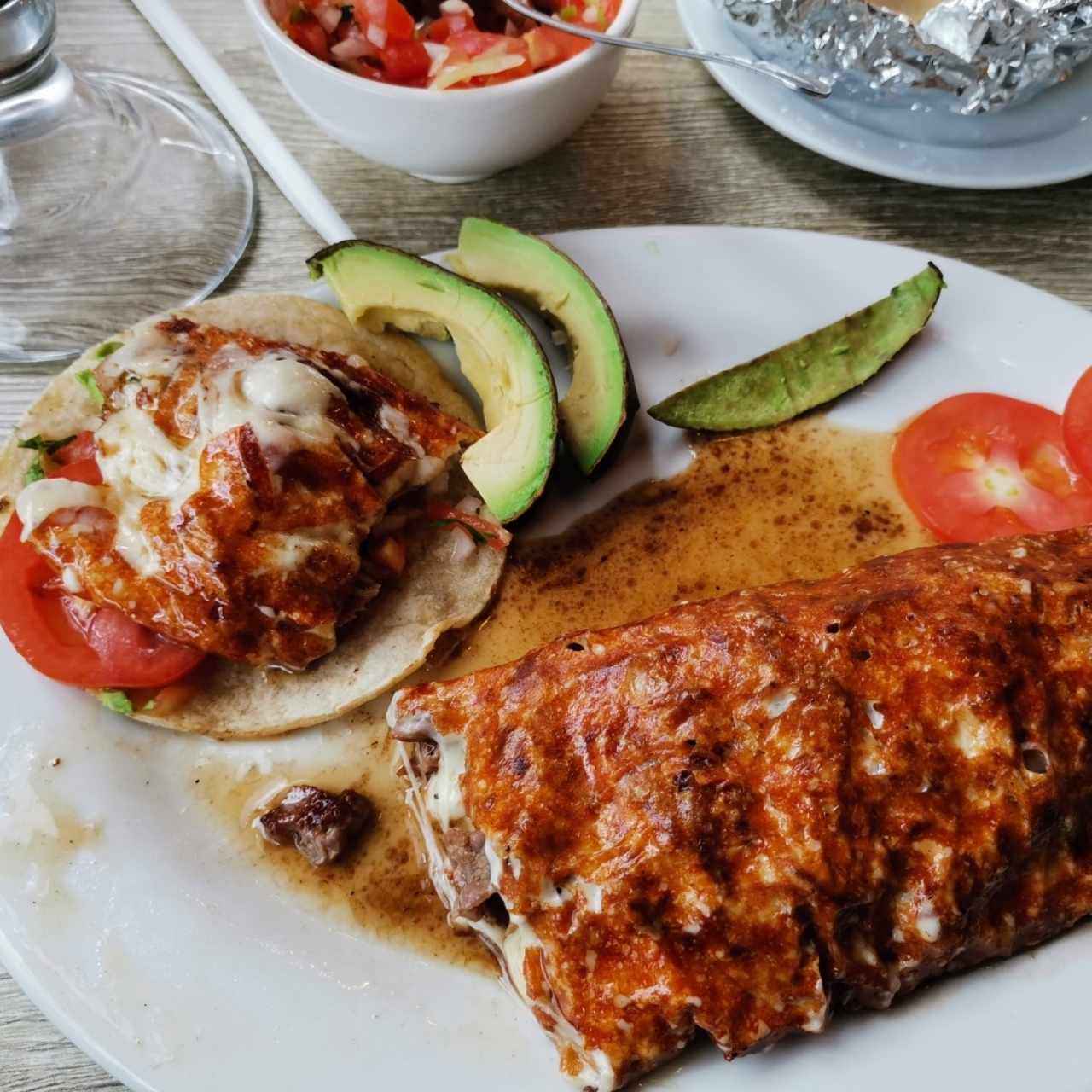 Tacos de ternera, con tornilla de Maíz 