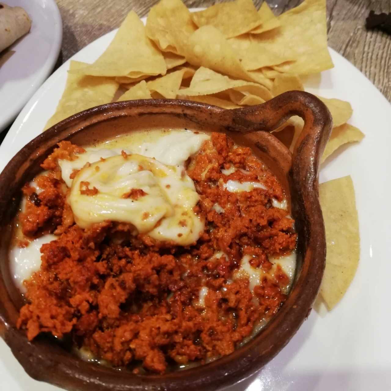 Queso Fundido con Chorizos