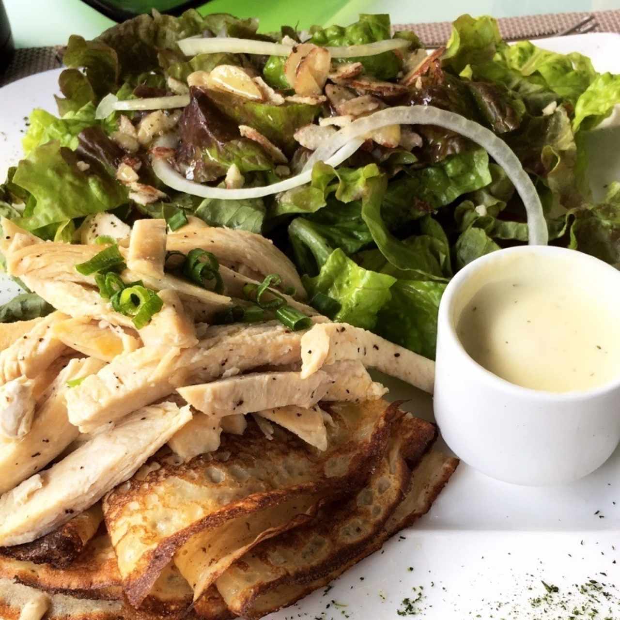 Crepe de Pollo con Ensalada 