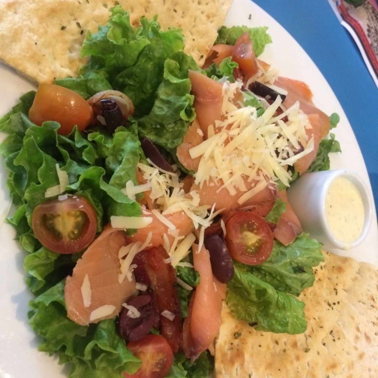 ensalada cesar de salmon