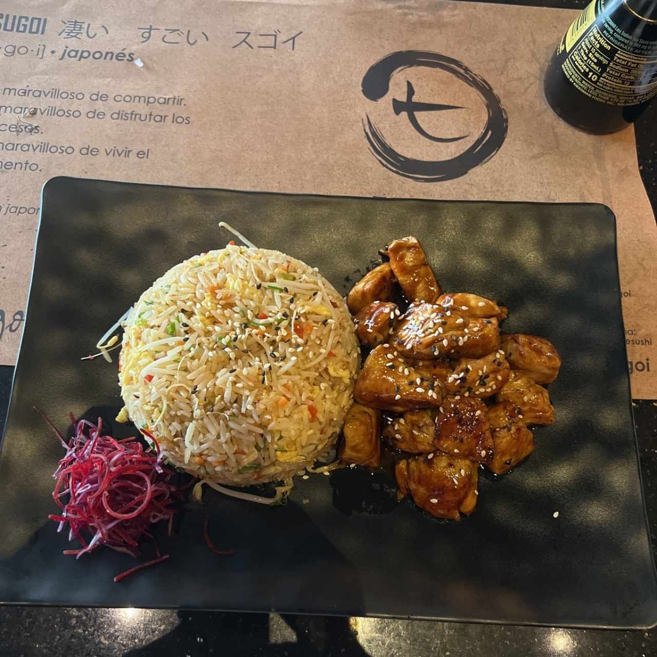 Yakimeshi de pollo